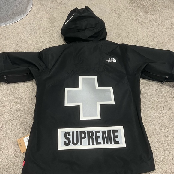 Supreme®/The North Face® Summit Series Rescue Mountain Pro Jacket. - Picture 5 of 10